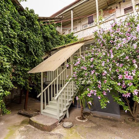 Apartment In Cozy Little Yard Tbilisi Exterior photo